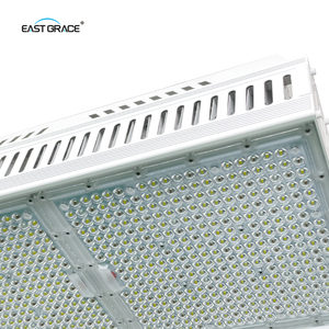 Mejores rendimientos 800W espectro completo Top1930E Luz de cultivo LED impermeable para invernadero hidropónico cultivo de flores vegetales - Product Image 3