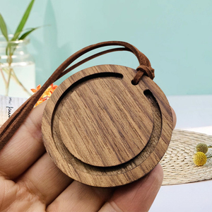 Ambientador de Coche de Madera Maciza Colgante con Logotipo Personalizado, con Aceite Esencial, Aromaterapia para Automóvil, Fragancia, Sin Necesidad de Electricidad - Product Image 1