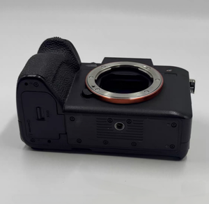 Buen Precio, Cámara A7M4 Usada, Cuerpo sin Espejo de Fotograma Completo, 33MP, CMOS con Retroiluminación, Procesador BIONZ XR, 4K 60p - Product Image 3