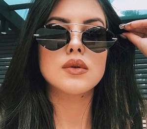 Gafas de Sol de Moda Nuevas 2021 para Mujer, Gafas de Sol Retro con Marco de Metal y Decoración de Remaches, Estilo Polígono con Cristales de Diamante - Product Image 1