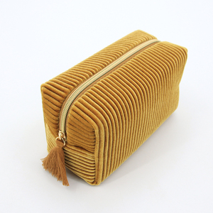 Bolsa de belleza de terciopelo plisado Premium de gama alta de fábrica BSCI, bolsa de maquillaje de lujo personalizada - Product Image 3