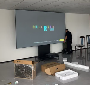 Comprend un projecteur laser SUYUN UN120 avec écran de <span class=keywords><strong>120</strong></span> pouces, 4K Ultra-Short Throw, pour cinéma maison, vidéoconférence professionnelle - Product Image 1