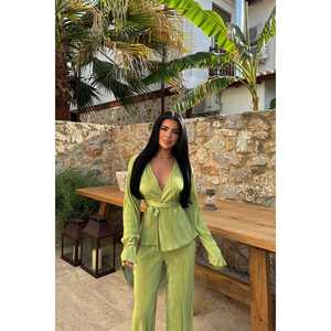 ชุดสูทสีเขียวมะกอกแบบย่นสำหรับผู้หญิง - Product Image 3
