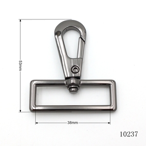 Nova Chegada 38mm Luxo Metal Swivel <span class=keywords><strong>Snap</strong></span> Gancho Ajustável Carabiner Bag Hardware com Gravado Logotipo Forte Seguro Clipe Acessórios - Product Image 2