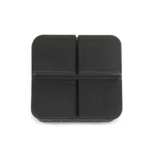 4格便携式黑色磨砂药丸收纳盒分开的维生素盒药盒，适合日常和旅行使用