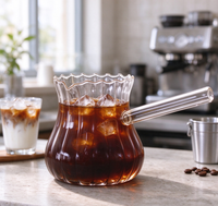 Pichet à café en verre borosilicate côtelé, résistant à la chaleur, avec bord ondulé et bec verseur lisse pour le thé, les boissons froides, la maison et le café
