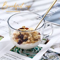 Tasse en verre de grande capacité transparente au design moderne avec ceinture féminine de style ins vente en gros de tasses en céramique pour le petit déjeuner café lait