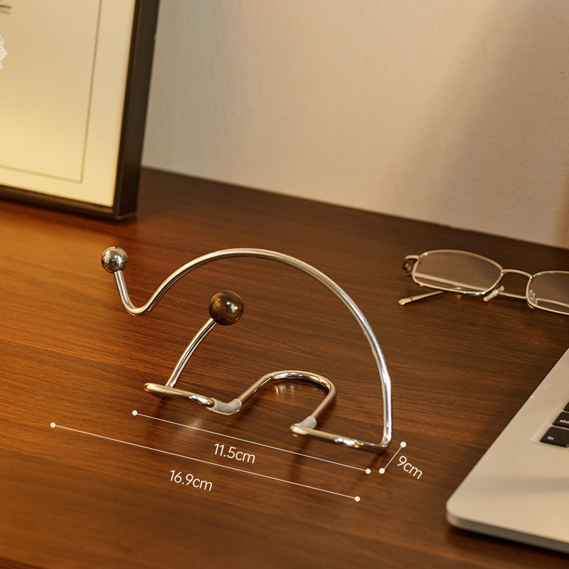 Creative elephant-shaped phone stand [walnut wood]