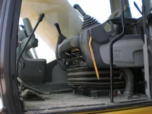 Modèle 2023 Mini Caterpillar 330D2 d'occasion, excavatrice sur chenilles hydraulique de 33 tonnes, godet de 2,1 m, moteur, pompe, bon état, Japon - Product Image 6