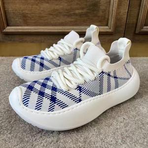 Zapatillas casuales para hombre con cordones, tejido de punto a cuadros azul y blanco, parte superior de malla transpirable, suela exterior de EVA, zapatos casuales para mujer de alta calidad - Product Image 1