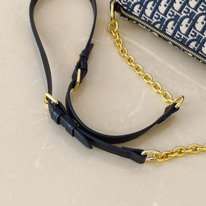 Sac messager en PU à motif géométrique tendance. Avec une chaîne. Convient à un usage quotidien. - Product Image 3