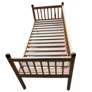 मल्टी-फंक्शनल बेबी कॉट आधुनिक डिजाइन गार्डरेल के साथ ठोस लकड़ी का बेबी बेड