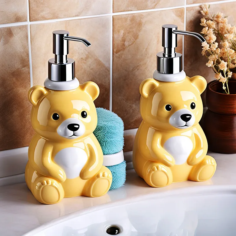 OEM hôtel cuisine salle de bain décoration intérieure personnalisée mignon dessin animé en céramique petit ours ensemble de bouteilles distributeur de savon liquide en mousse