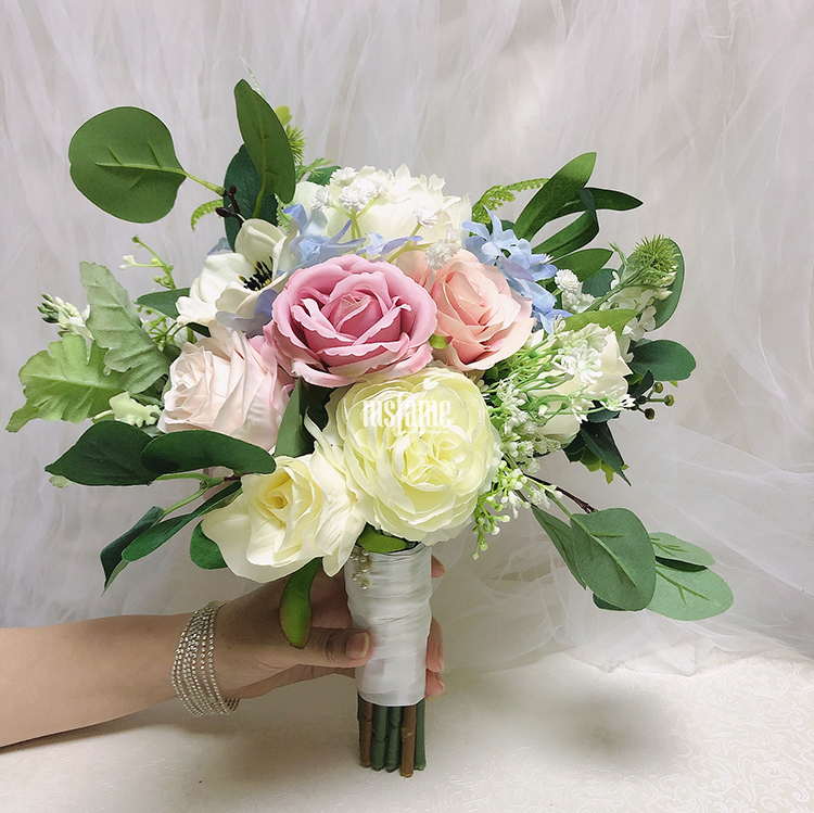 crema y rosa claro con verde