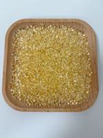 Particules d'adhésif thermofusible transparent jaune pour le collage des bords de meubles en bois, adaptées au collage des bords en PVC épais