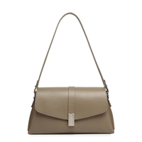 Sac à main en cuir minimaliste pour femme, sac à bandoulière à rabat structuré, sac à bandoulière avec fermoir métallique, fabriqué sur mesure