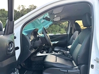 Надежный и долговечный пикап Nissan Navara 2021 года, 2.5 л, бензин, 4WD, механическая коробка передач, левый руль, двойная кабина, с кондиционером, для африканского рынка