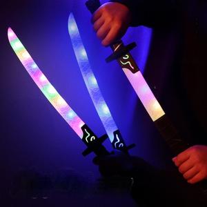 Nouvelles épées lumineuses LED pour Halloween avec son, ensemble d'épées jouets LED avec couvercle détachable, épées jouets en plastique - Product Image 1