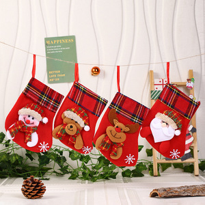 Chaussette de Noël élégante en velours, grande capacité, avec broderie complexe, idéale pour le remplissage de cadeaux - Product Image 5