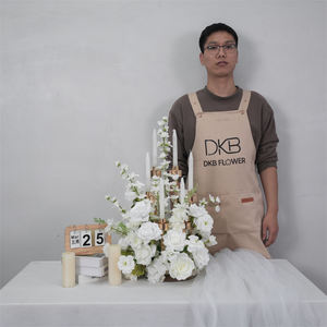 Boule de fleurs de rose blanche en soie de style naturel pour la décoration de mariages, de remises de diplômes, de fêtes de Noël et d'événements - Product Image 3