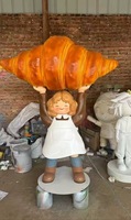 Duurzaam lichtgewicht FRP cartoon astronaut beeld voor pretpark, wetenschapsmuseum, kinderspeelplaats, grootschalig ruimtevaarder standbeeld