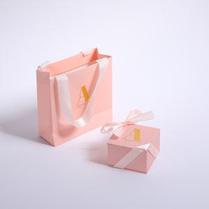 Boîte à bijoux carrée de luxe avec logo personnalisé, fermeture magnétique et coussin en velours, emballage en carton pour collier, bague, coffret cadeau - Product Image 5