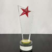 Trophée Étoile en Cristal Transparent Rouge, Violet et Ambre à Prix Abordable pour Souvenir ou Cadeau