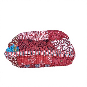 Pochette de maquillage colorée en écorce de maïs, légère et portable, avec poignée, fermeture robuste, douce, style matelassé, vente en gros - Product Image 1