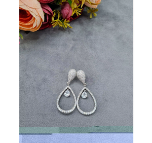 Boucles d'oreilles pendantes élégantes en forme de goutte d'eau avec diamants AD, bijoux de luxe pour mariage et mode féminine - Product Image 2