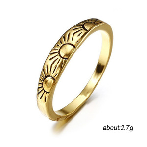 Anello con design a forma di sole per donna, regalo di gioielli alla moda in tonalità oro - Product Image 2