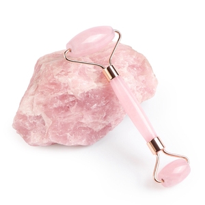 <span class=keywords><strong>Rodillo</strong></span> Facial de <span class=keywords><strong>Cuarzo</strong></span> <span class=keywords><strong>Rosa</strong></span> con Logotipo Personalizado de Alta Calidad, Piedra Natural Auténtica para Masaje Antienvejecimiento y Blanqueador - Product Image 1