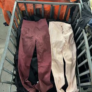 Vente directe usine – Lots de leggings d'occasion pour femmes, en gros, <span class=keywords><strong>pas</strong></span> chers, haute qualité, vêtements usagés en balles de 90 kg - Product Image 1