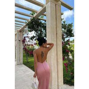 Robe de soirée rose poudré basique, coupe empire, bretelles spaghetti, longueur ras du sol, style A-line, avec détails pailletés au dos, taille XS, idéale pour les soirées - Product Image 2