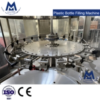 Machine de lavage, remplissage et bouchage de bouteilles en plastique entièrement automatique 3-en-1 à haute vitesse et pression normale pour jus, thé, café, eau