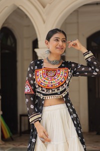 Lehenga Choli de diseño étnico tradicional indio, colección Navaratri, con estampado Bandhani y diseño Kutchi para mujeres, ropa elegante. - Product Image 6