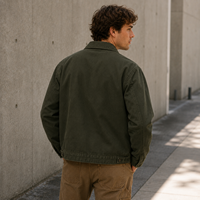 Veste pour homme en sergé à col pointu, entièrement zippée, avec patch en chenille et bande contrastante sur la poitrine, style décontracté ou de travail, marque privée