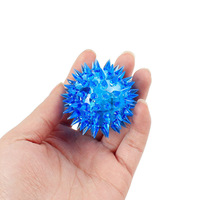 Balle lumineuse LED clignotante à pointes, balle rebondissante lumineuse, balle à pointes anti-stress, jouets pour enfants, cadeaux de fête