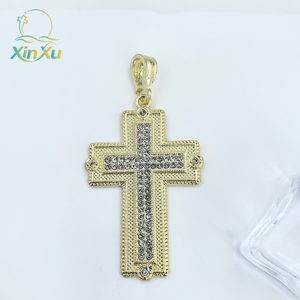 Colgante de Cruz de Cobre en Tono Dorado de Lujo con Incrustaciones de Circonitas Brillantes para un Estilo Hip Hop y Expresión de Fe - Product Image 2