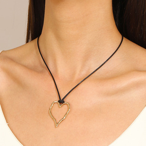 2024 nouveau collier de perles de perles exagéré grand coeur creux amour pendentif collier <span class=keywords><strong>gothique</strong></span> bijoux pour femmes filles - Product Image 4