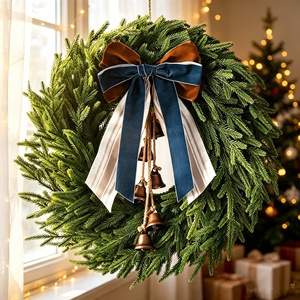 Set de Coronas Rústicas Navideñas al por Mayor con Lazos de Tela Multicapa y Campanas Metálicas Vintage para Decoración Festiva de Ventanas - Product Image 1