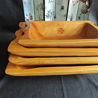 Handgesneden decoratieve schaal van massief hout, handgemaakte houten fruitschaal voor op tafel