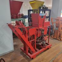 Machine manuelle haute efficacité pour la fabrication de blocs creux et de briques en argile rouge, avec ligne de production de briques