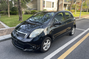 <span class=keywords><strong>Yaris</strong></span> 2011 1.6G Turbo Automatica Edizione Dazzling con Sedili in Pelle, Tetto Apribile, Telecamera Posteriore, Schermo Touch, Pneumatici R19 - Product Image 2