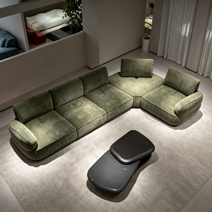 Sofá Moderno de Tres Plazas en Chenilla Verde con Brazos Enrollados y Respaldo Acolchado para Sala de Estar - Product Image 5