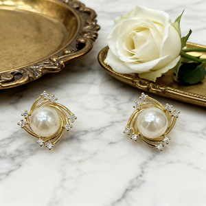 เครื่องประดับสุภาพสตรี14K ชุบทองขายดีเพทายเม็ดกลมต่างหูมุกเทียมสไตล์มุกแท้ Seaside Perla - Product Image 2