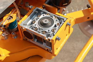 Équipement <span class=keywords><strong>de</strong></span> levage <span class=keywords><strong>de</strong></span> verre par aspiration 400-1200 kg avec ventouses, télécommande et rotation à 360° pour usage en construction - Product Image 2