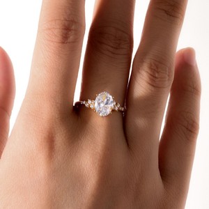 S925 Silver Gold Plated Ellipse Cut Six Claw <strong>Moissanite</strong> Women's Simple Wedding Ring Light Luxury Exquisite Hot Selling - Product Image 3