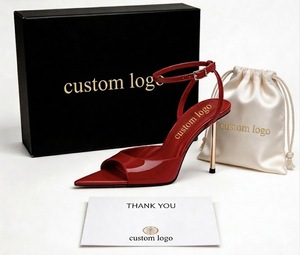 Botines de vestir personalizados por el fabricante con punta en pico y adorno escultural de mordaza de caballo en la parte superior. - Product Image 4