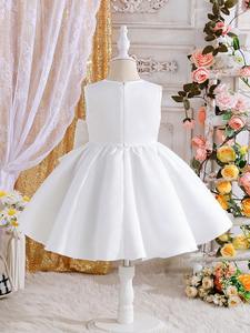 Abito Bianco Senza Maniche per Bambine 4-7 Anni - Elegante <span class=keywords><strong>Vestito</strong></span> da Cerimonia con Grande Fiocco e Decorazioni Floreali 3D - Product Image 2