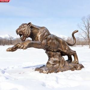 YOUFINE 맞춤형 야외 풍경 동물 동상 실물 크기 야생 동물 정원 예술 장식 청동 도약 호랑이 조각 - Product Image 3